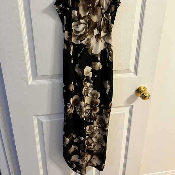 FASHION NOVA FLORAL DRESS WITH THIGH SLIT - Picture 2 of 3